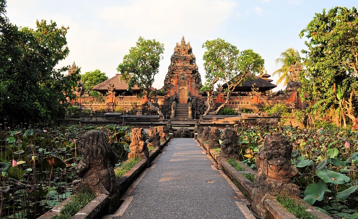 Bali-Chram-Saraswati-v-Ubudu.jpg