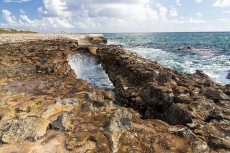 Antigua a Barbuda divoké pobřeží