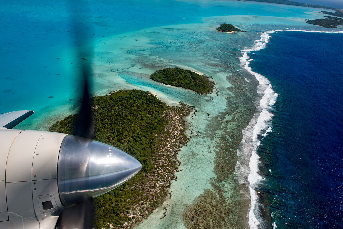 Víza: letadlo společnosti Air Rarotonga letící z Aitutaki.