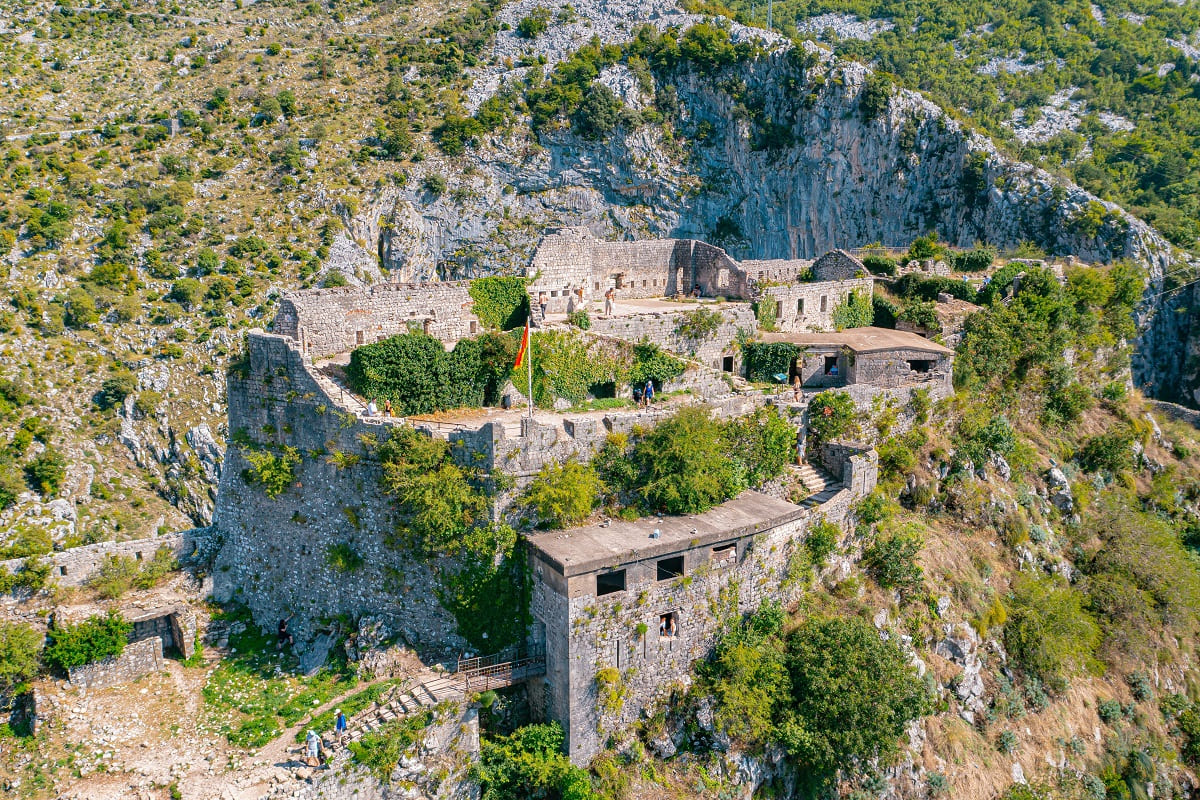 Pevnost San Giovanni ve starém městě Kotor, která je zapsané na světovém seznamu UNESCO Pevnost San Giovanni ve starém městě Kotor, která je zapsané na světovém seznamu UNESCO