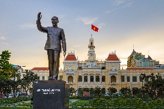 Ho-Chi-Minh-statue-in-front-of-City-Hall,-Saigon,-Ho-Chi-Minh-City,-Vietnam_517774156.jpg