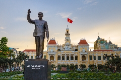 Ho-Chi-Minh-statue-in-front-of-City-Hall,-Saigon,-Ho-Chi-Minh-City,-Vietnam_517774156.jpg