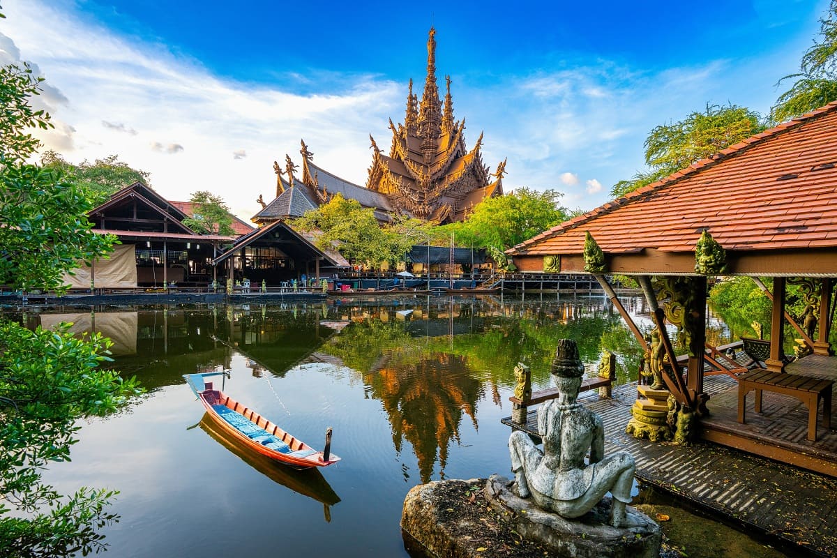 Dřevěný chrám Svatyně pravdy v Pattaya 