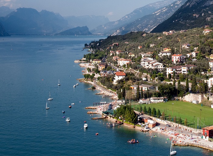 Lago-di-Garda-Pisecne-plaze-u-Gardskeho-jezera.jpg